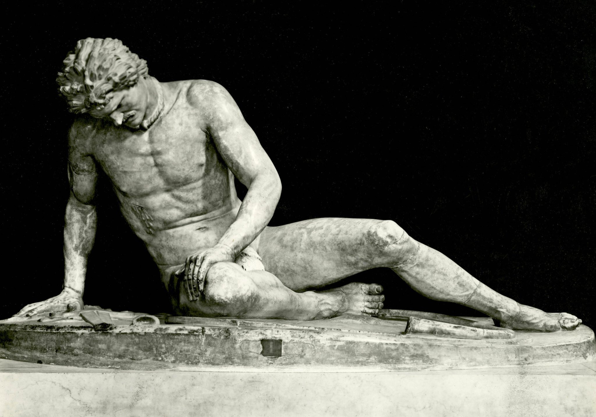 <p><i>The Dying Gaul.</i></p><p>Roman copy after original of 3rd c. BCE.</p><p>Marble. Musei Capitolini, Rome.</p>